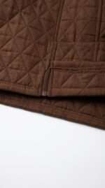 Gilet Long Matelassé à Capuche - Marron Chocolat | Orkidia Fashion – Image 6