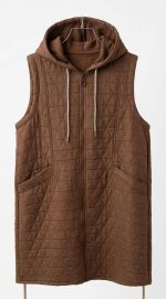 Gilet long sans manches matelassé de couleur marron chocolat avec capuche sur cintre