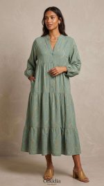 Émeraude Enchantée : Robe Broderie Artisanale – Image 4
