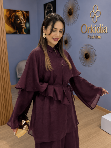 Ensemble femme bordeaux avec haut fluide élégant et pantalon large assorti