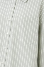 Chemise femme oversize vert sauge à rayures blanches avec manches longues et coupe fluide