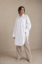 Chemise longue femme blanche oversize avec col classique et coupe tunique élégante