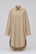 Chemise longue femme beige oversize avec col classique, boutons devant, poche poitrine et manches longues