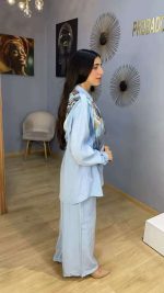 Ensemble Co-ord 2 Pièces Tunique et Pantalon Bleu Ciel avec Foulard Imprimé – Image 2