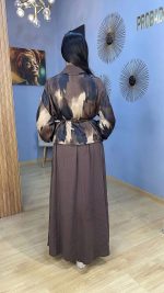 Ensemble Jupe Longue et Veste Zippée Imprimée Marron Chocolat – Image 2