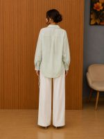 Chemise Vert Sauge Élégante à Dentelle et Liens – GDG Actuel – Image 2