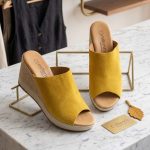 Sabots Compensés Jaune Moutarde Millenni – Style Espadrille et Daim