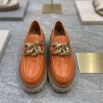 Mocassins Orange Vif à Chaîne Dorée – Chaussures Chunky Tendance