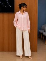 Chemise Rose Pâle Élégante à Broderies Anglaises et Motifs Délicats