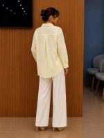 Chemise Jaune Pâle Élégante à Broderies Anglaises et Motifs Délicats – Image 3