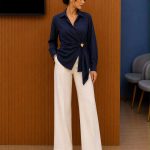Chemise Bleu Marine Élégante à Drapé et Nœud Latéral – GDG Actuel