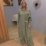 Ensemble Long Vert Olive Chic à Boutons Dorés et Boucle – Longue Chemise et Pantalon Large
