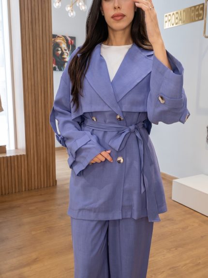 Ensemble femme violet avec veste style trench ceinturée et pantalon large Orkidia Fashion Nador.