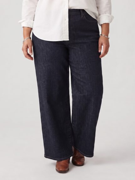 Découvrez notre collection de pantalons Grande Taille, conçue pour vous offrir un confort absolu et un style élégant au quotidien. Des coupes modernes qui flattent votre silhouette et s'adaptent à toutes vos tenues, du casual au formel.