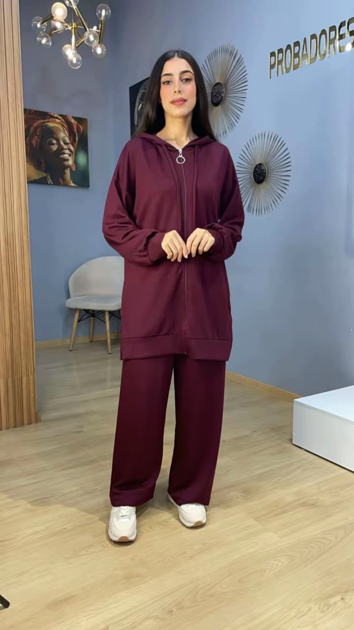 WhatsApp Image 2026-10-18 at 17.49.36 Survêtement Femme 2 Pièces à Capuche et Zip Anneau Bordeaux | Orkidia Fashion – Image 1